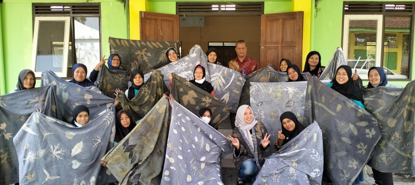 Pelatihan Pembuatan Batik Ecoprint